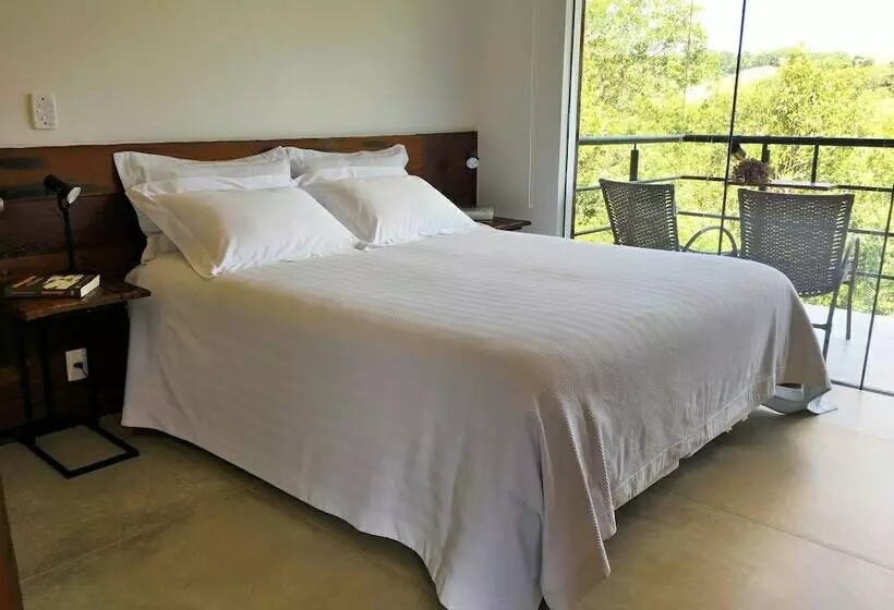 ホテル Latitude Lodge