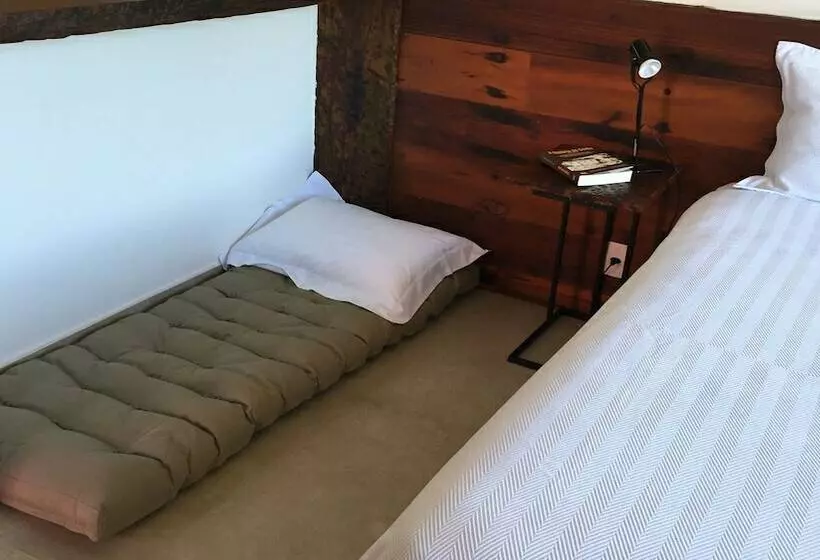 ホテル Latitude Lodge