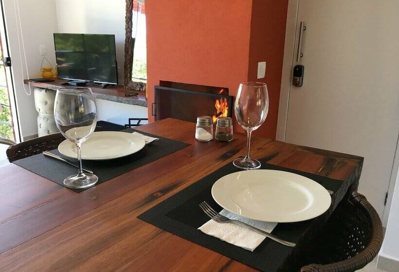 בית מלון כפרי Latitude Lodge