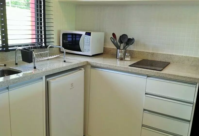 ホテル Latitude Lodge