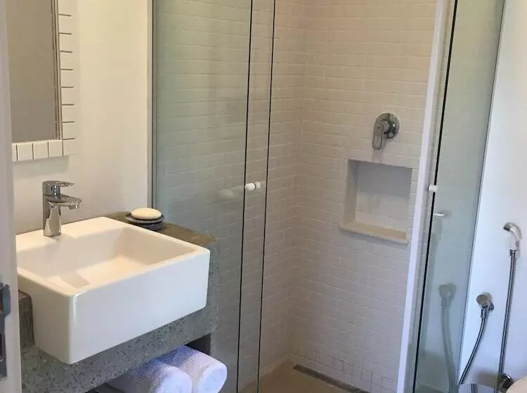 ホテル Latitude Lodge