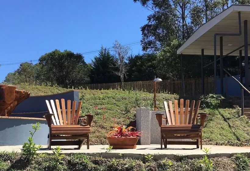 ホテル Latitude Lodge