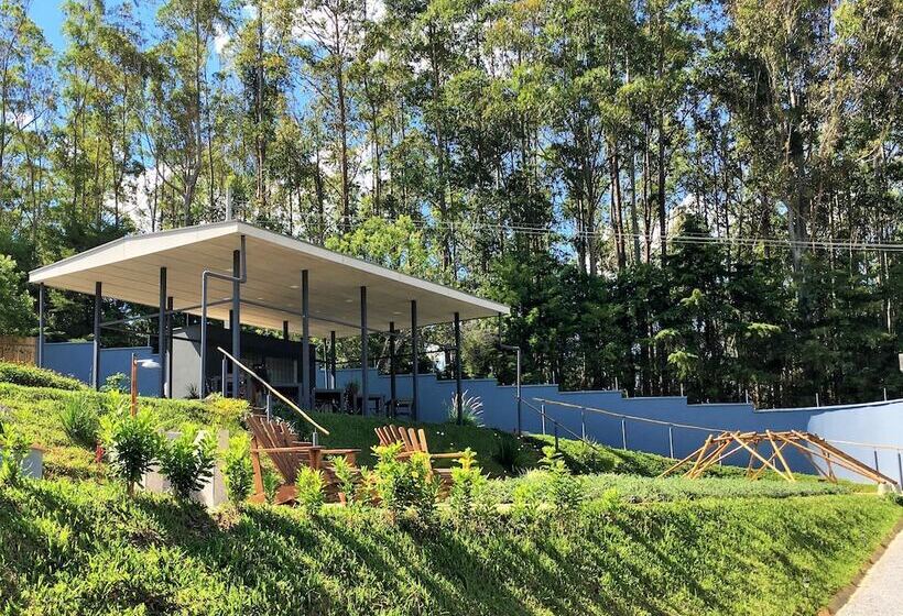 בית מלון כפרי Latitude Lodge