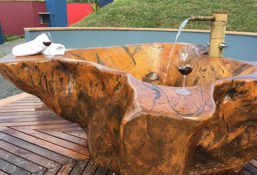 בית מלון כפרי Latitude Lodge