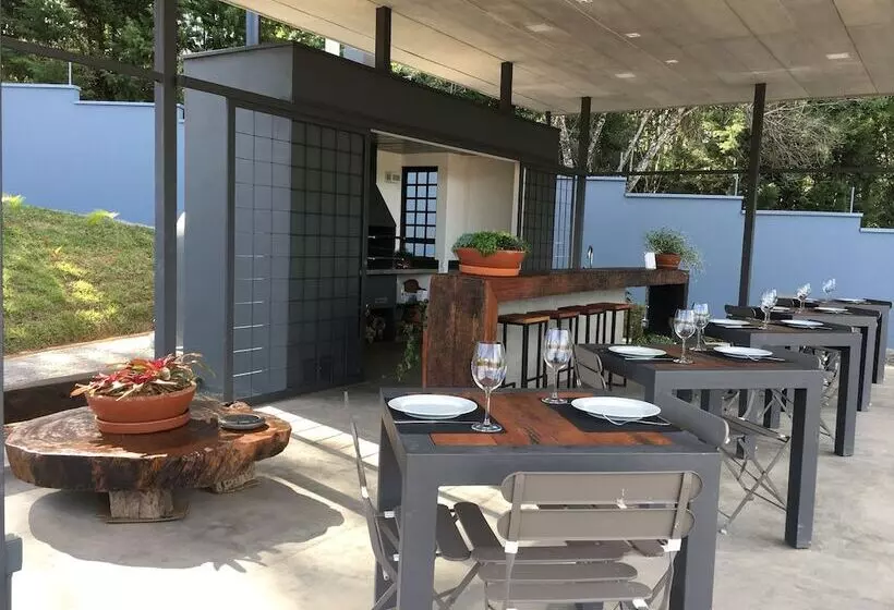 ホテル Latitude Lodge