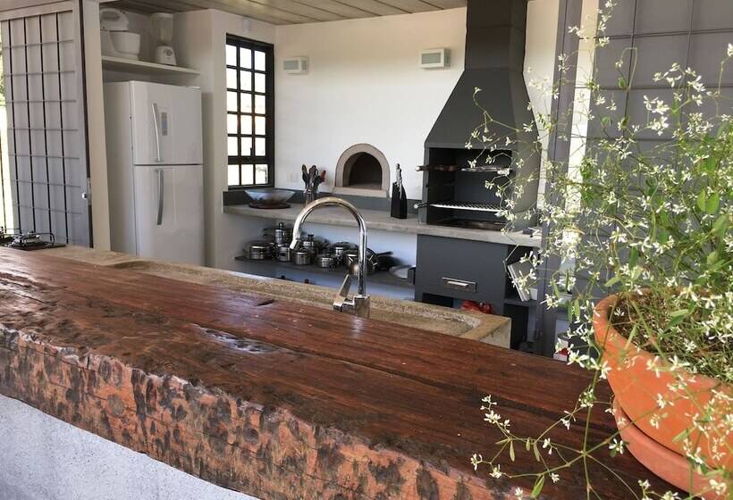 בית מלון כפרי Latitude Lodge