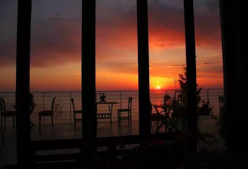 ホテル Serenity Boutique Suites