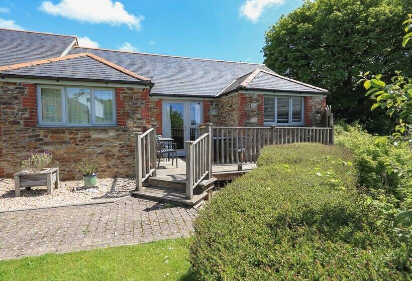 Keepers Lodge, Hillfield Village