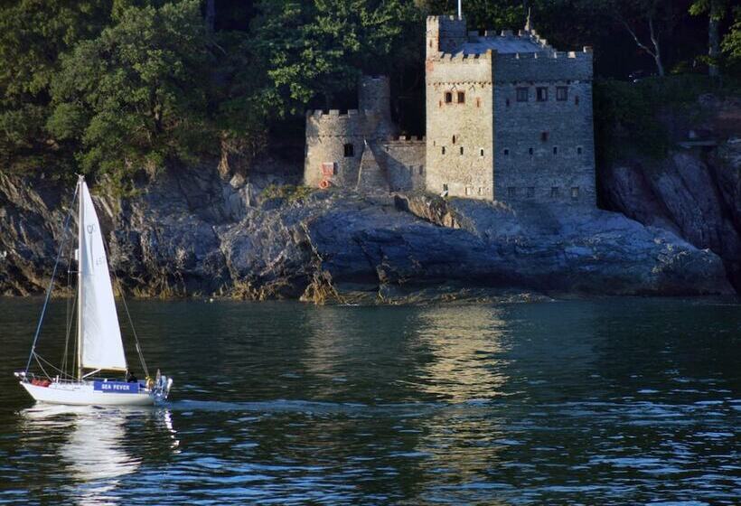 Keepers Lodge, Hillfield Village