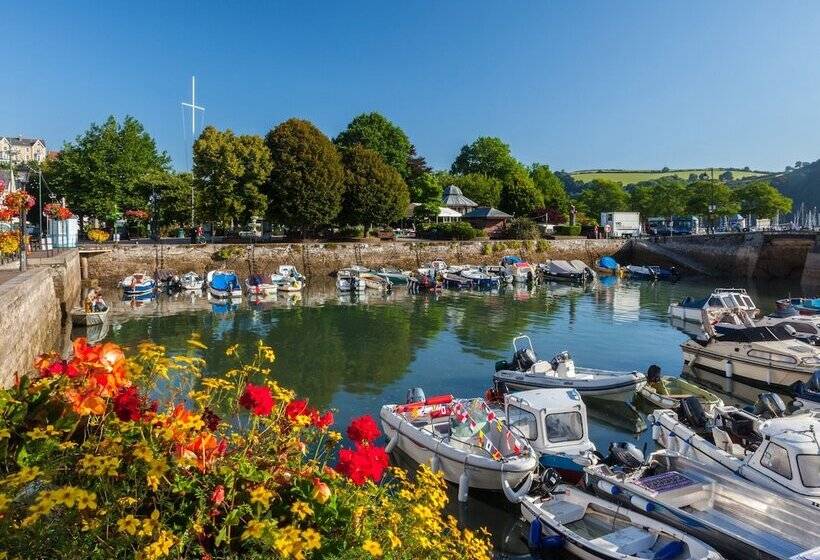 Keepers Lodge, Hillfield Village