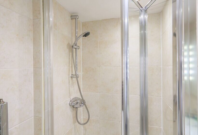 Keepers Lodge, Hillfield Village