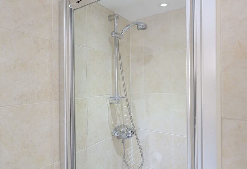 Keepers Lodge, Hillfield Village