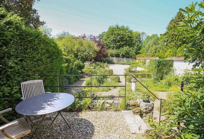 Kings Cottage   North