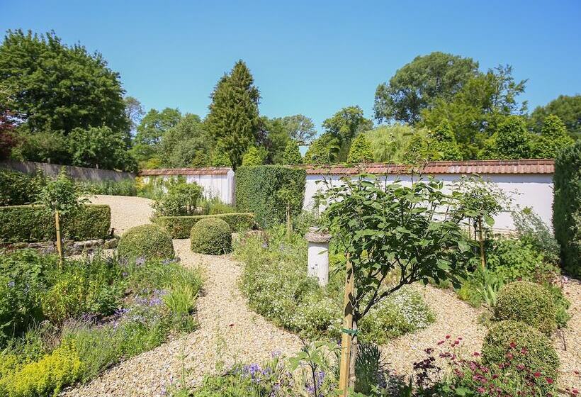 Kings Cottage   North