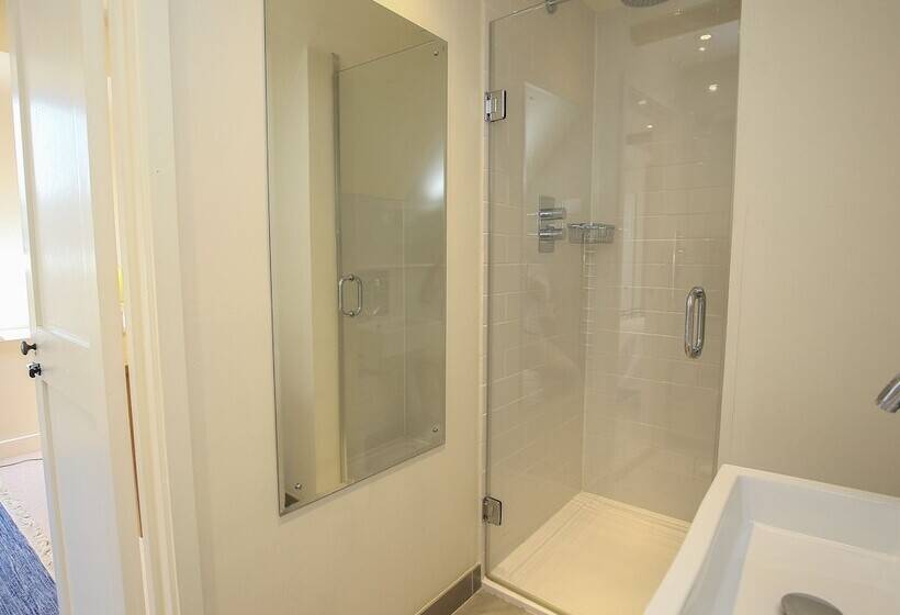 Kings Cottage   North