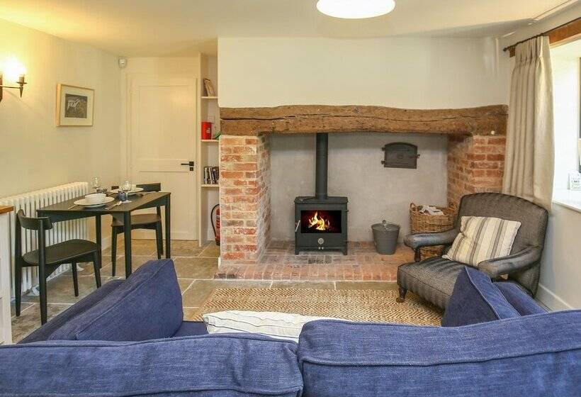 Kings Cottage   North