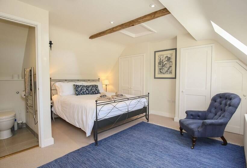 Kings Cottage   North