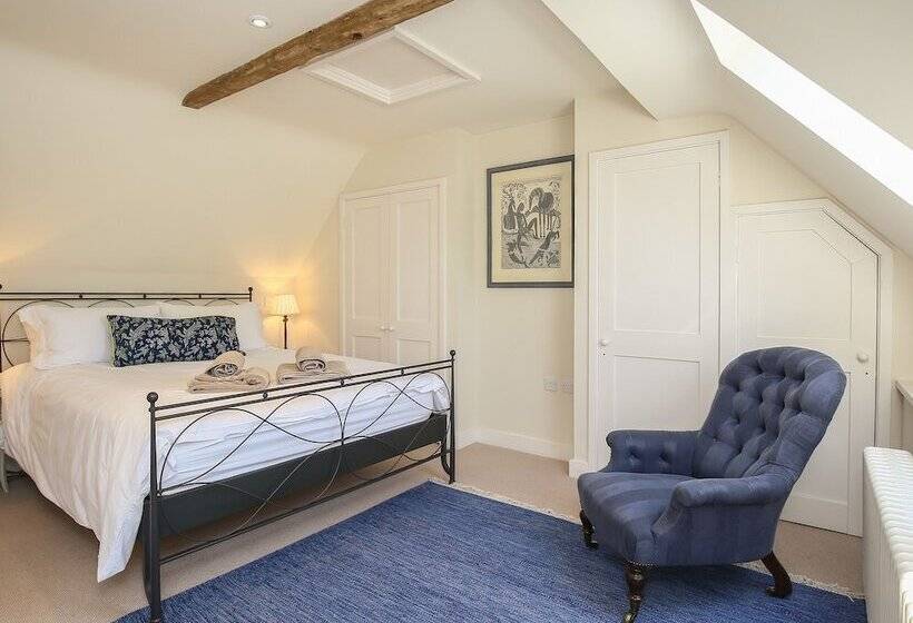 Kings Cottage   North