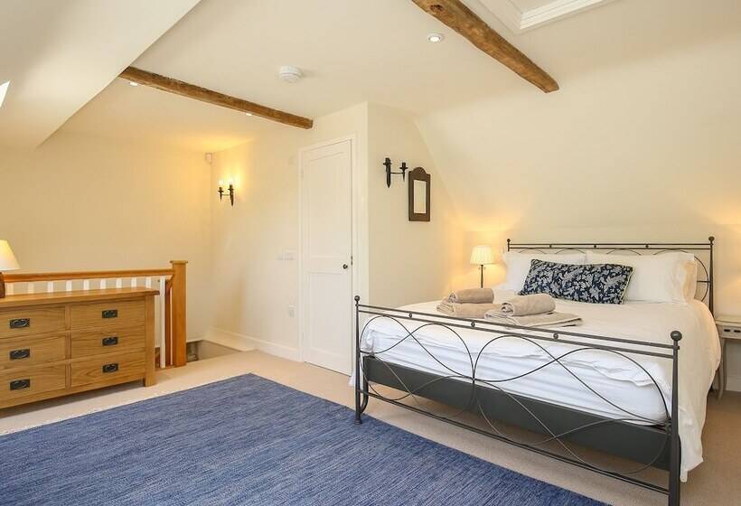 Kings Cottage   North