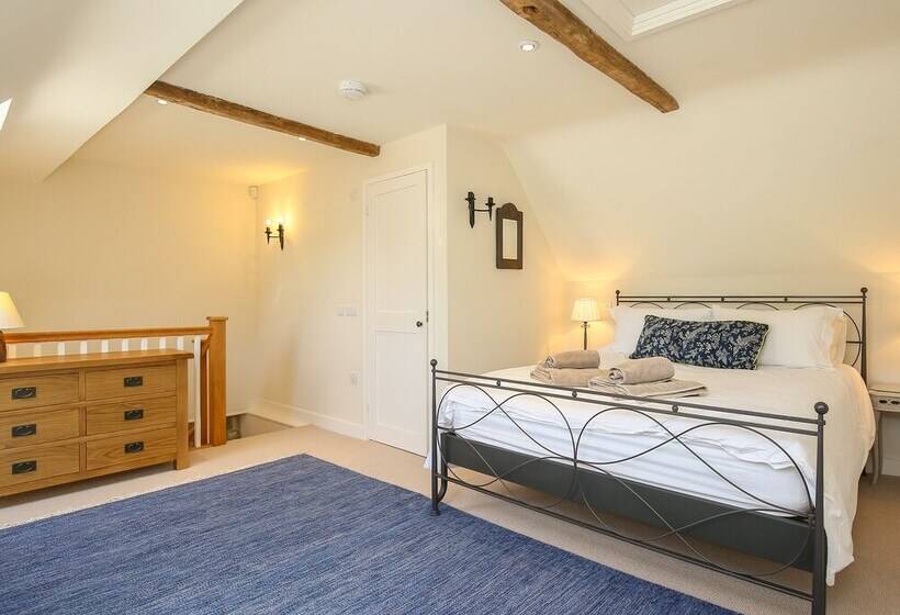 Kings Cottage   North