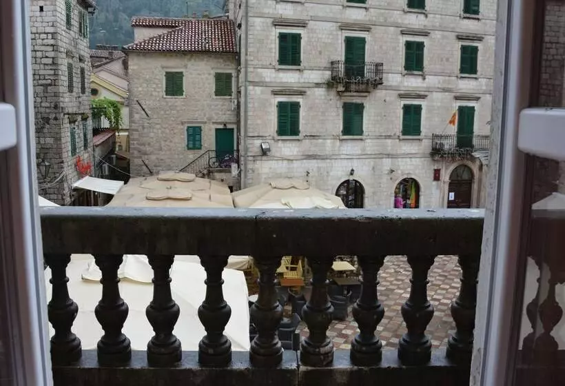 تختخواب و صبحانه Montenegro Backpackers Home Kotor