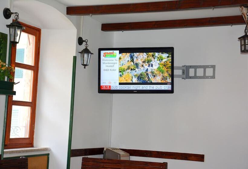 تختخواب و صبحانه Montenegro Backpackers Home Kotor