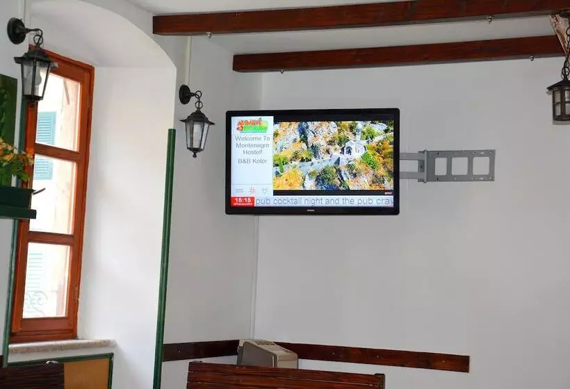 تختخواب و صبحانه Montenegro Backpackers Home Kotor