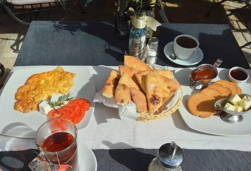 تختخواب و صبحانه Montenegro Backpackers Home Kotor