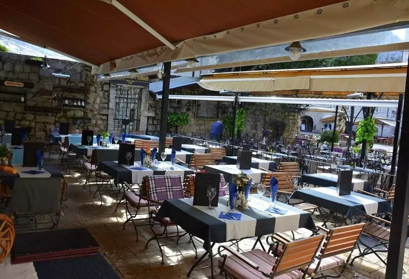 تختخواب و صبحانه Montenegro Backpackers Home Kotor