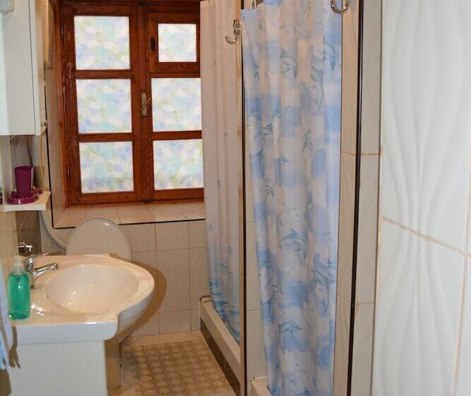 تختخواب و صبحانه Montenegro Backpackers Home Kotor