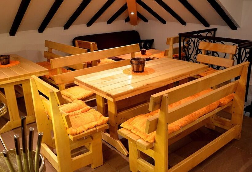 تختخواب و صبحانه Montenegro Backpackers Home Kotor