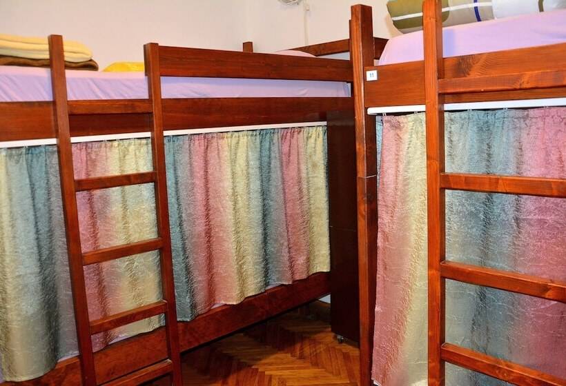 تختخواب و صبحانه Montenegro Backpackers Home Kotor