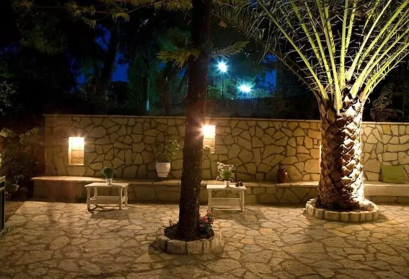 پانسیون Isalos