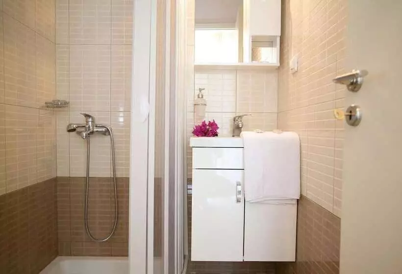 پانسیون Isalos