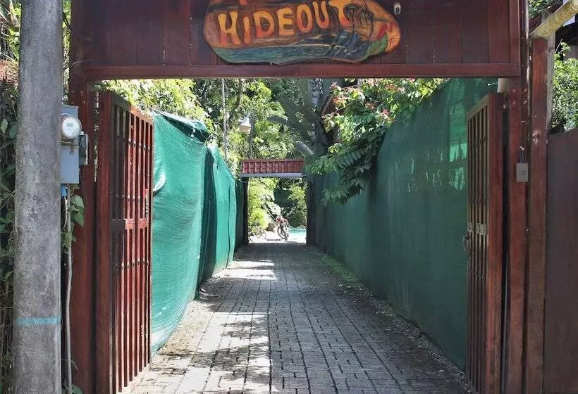 ペンション The Hideout