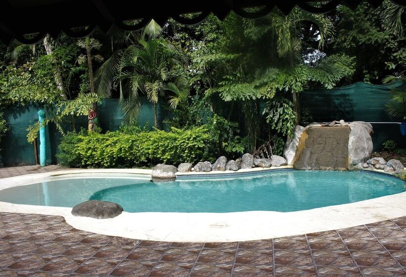 پانسیون The Hideout