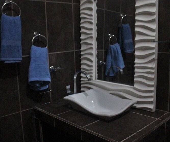 پانسیون The Hideout