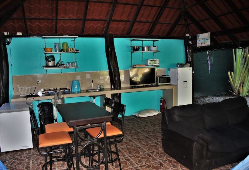 پانسیون The Hideout