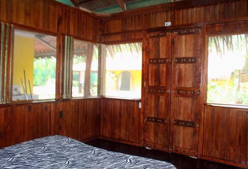 پانسیون The Hideout