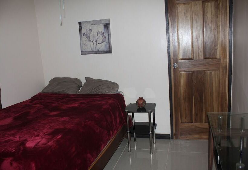 پانسیون The Hideout