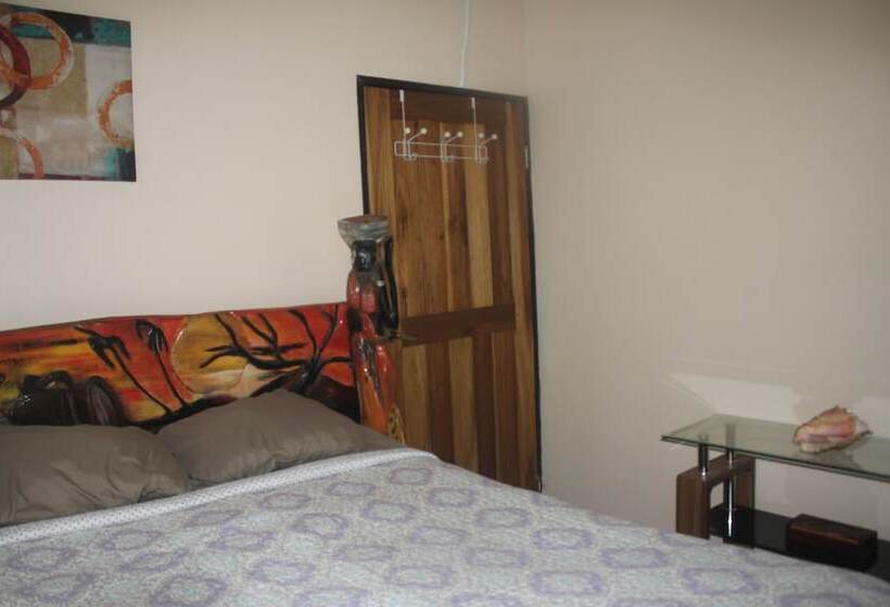 پانسیون The Hideout