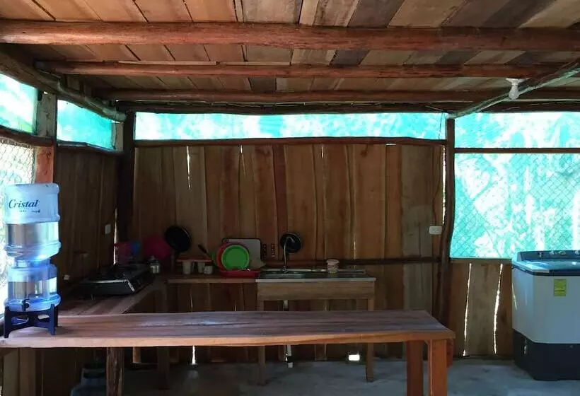 Majatalo Valeska Drake