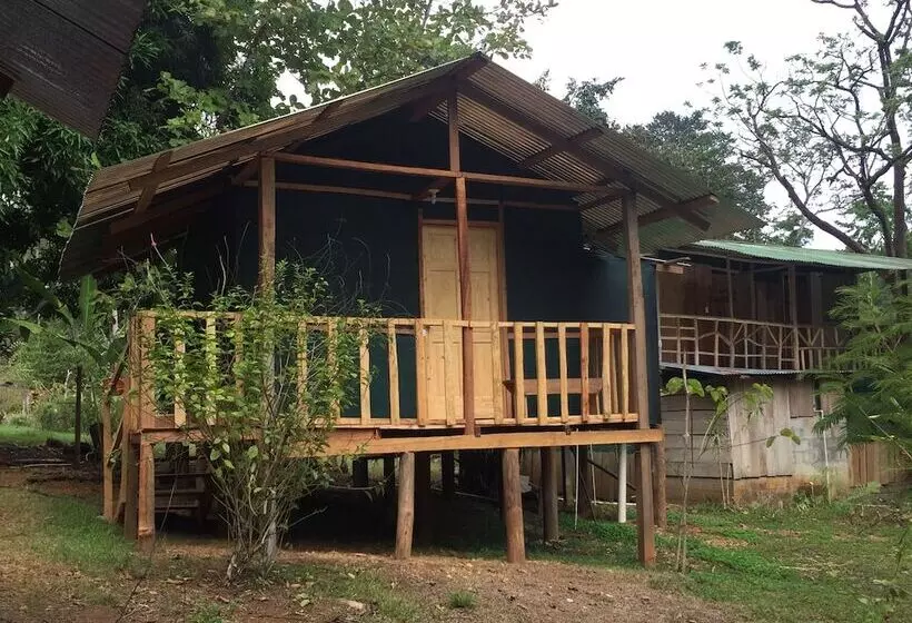 Majatalo Valeska Drake