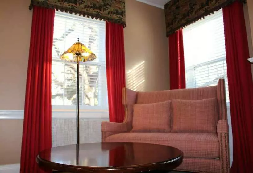 Providence Manor House Bed & Breakfast