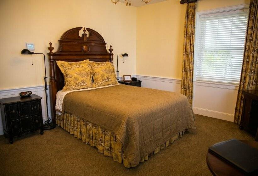Providence Manor House Bed & Breakfast