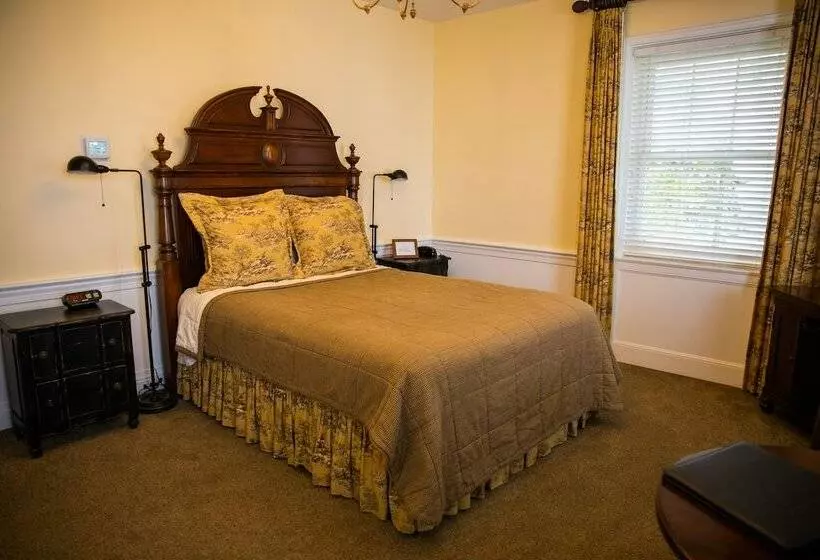Providence Manor House Bed & Breakfast