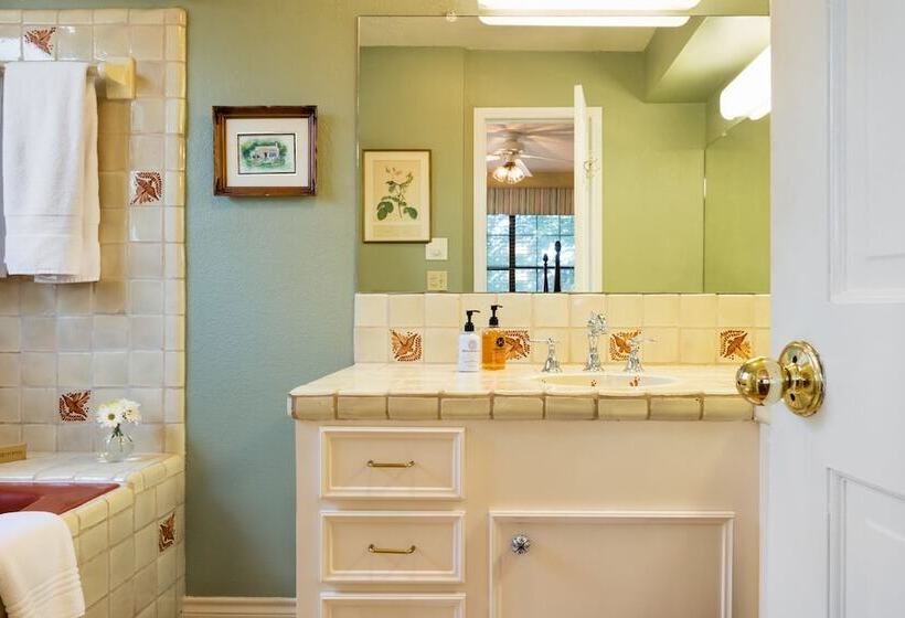 مبيت وإفطار Blair House Inn