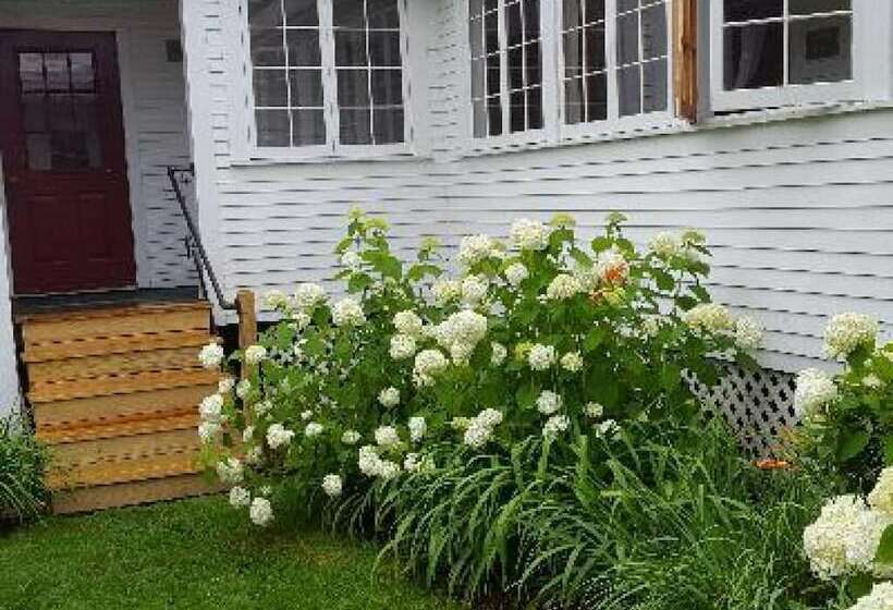 Bed and Breakfast Lareau Farm Inn