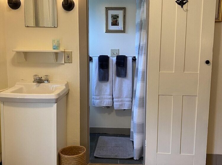 Bed and Breakfast Lareau Farm Inn