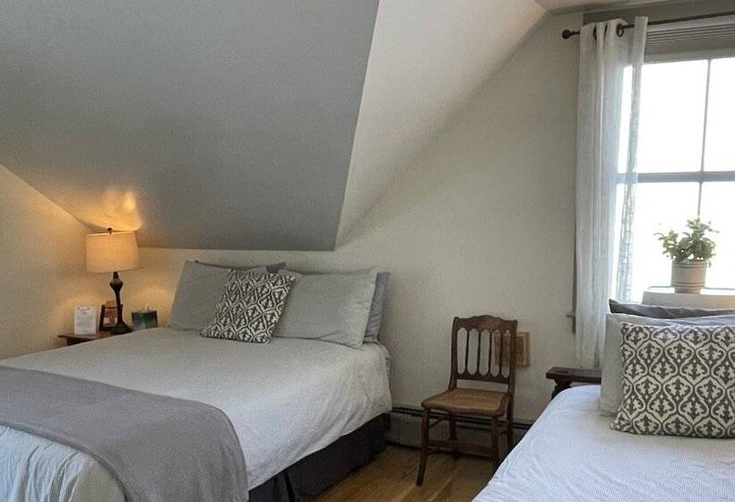 Bed and Breakfast Lareau Farm Inn